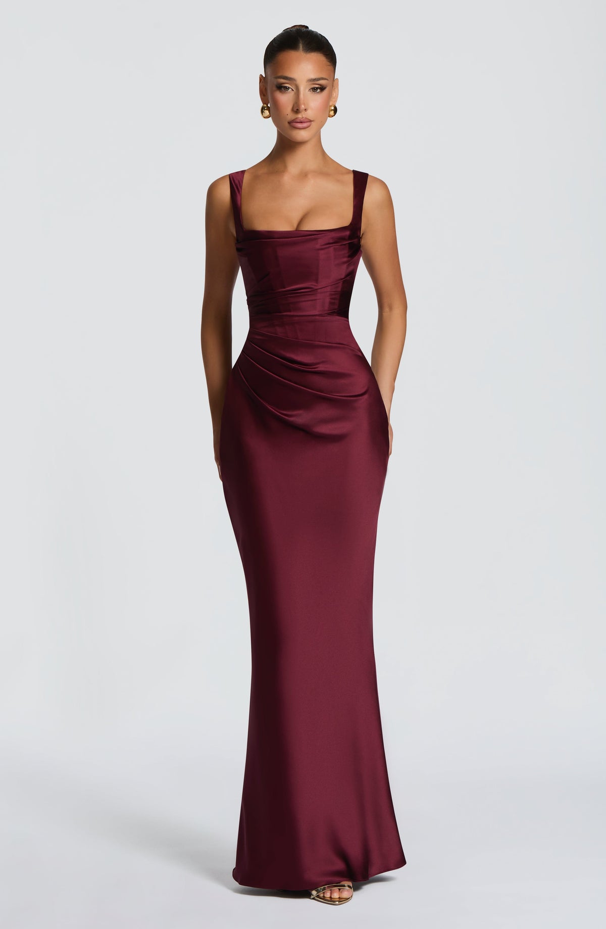Look para una boda de noche: vestido de satén Carlota™ en cereza, foto 6