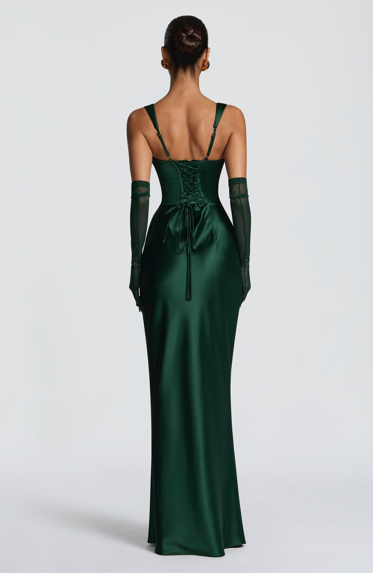 Look para una boda de noche: vestido de satén Carlota™ en esmeralda, foto 6