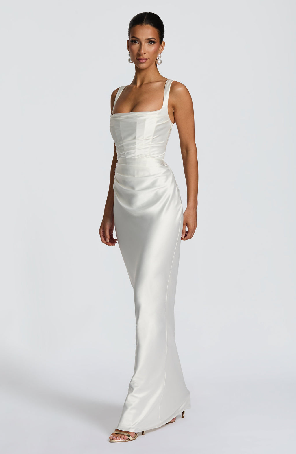 Look para una cena de gala: vestido de satén Carlota™ en marfil, foto 6