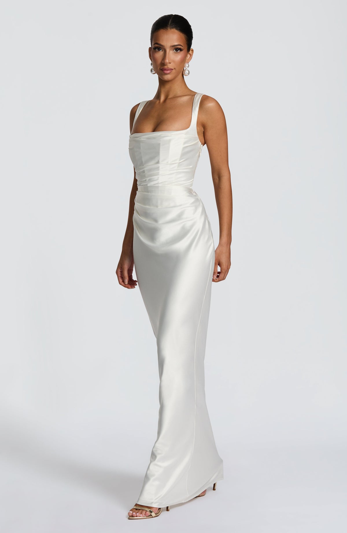Look para una cena de gala: vestido de satén Carlota™ en marfil, foto 6