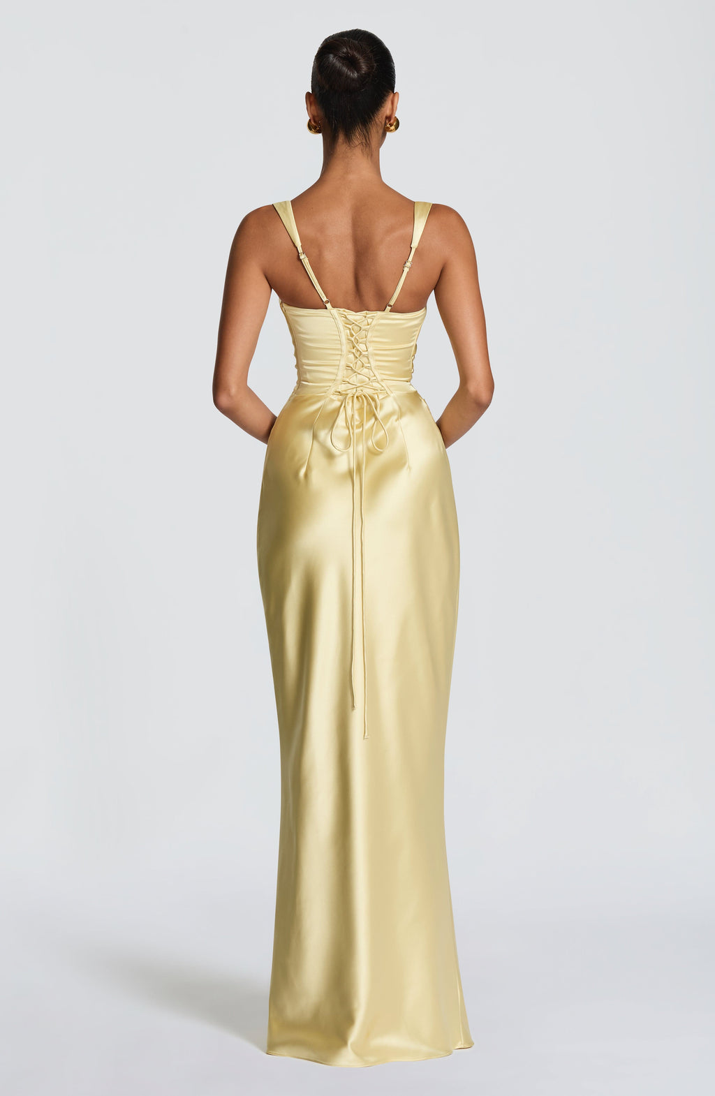 Carlota™ en amarillo limón, vestido largo de satén, con corsé