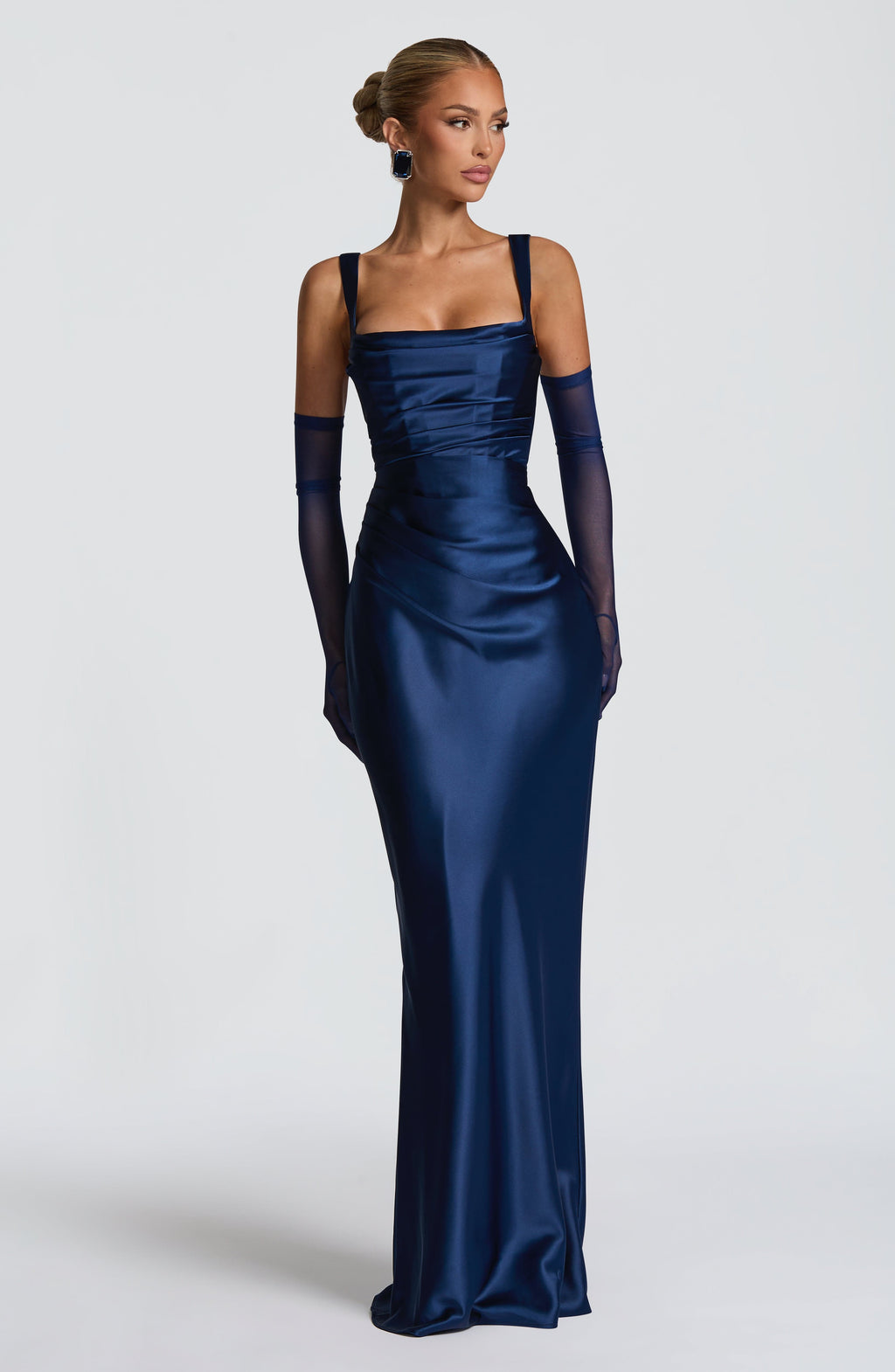 Look para una boda de noche: vestido de satén Carlota™ en azul marino, foto 6