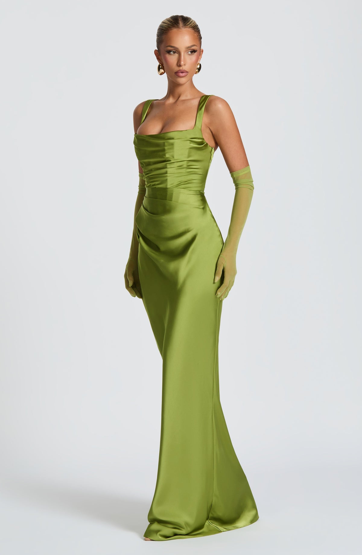 Look para una boda de noche: vestido Carlota™ en oliva, foto 6