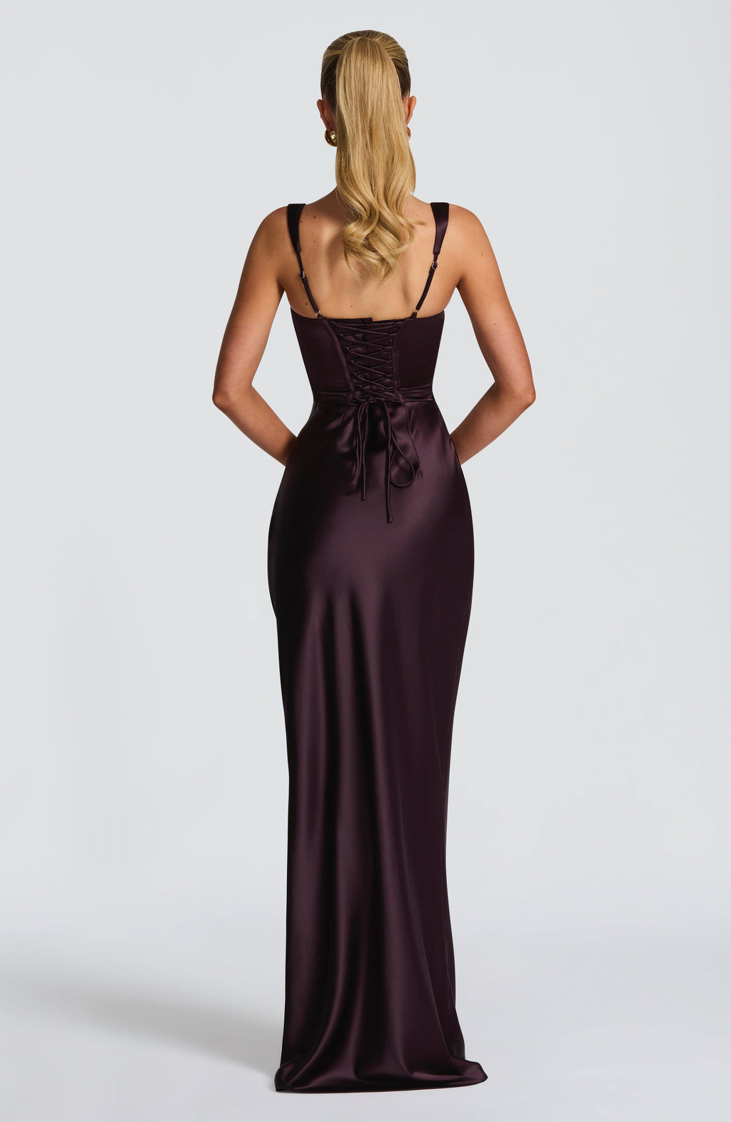 Carlota™ en morado, vestido largo de satén, con corsé