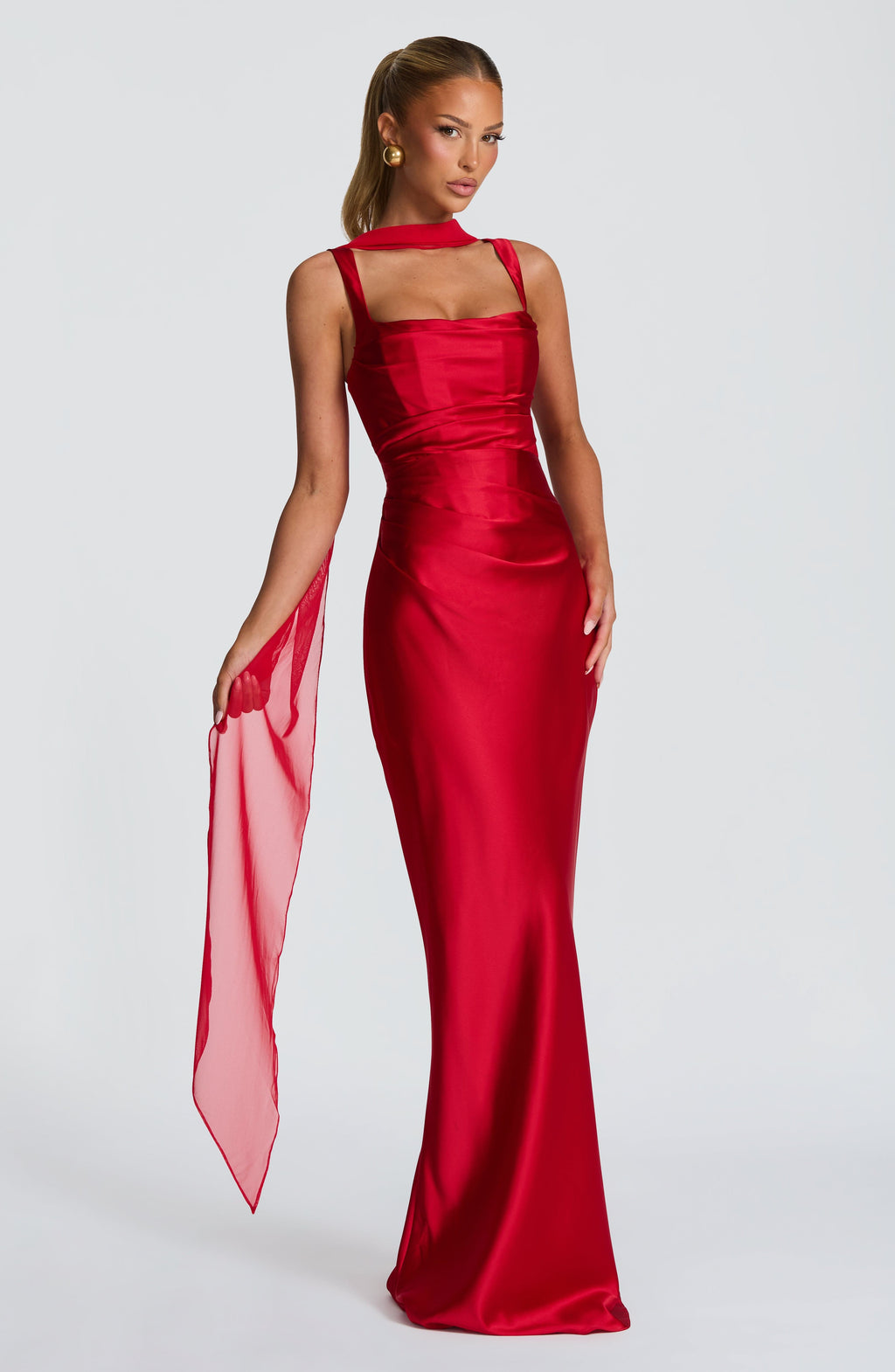 Look para una boda de noche: vestido de satén Carlota™ en rojo, foto 6