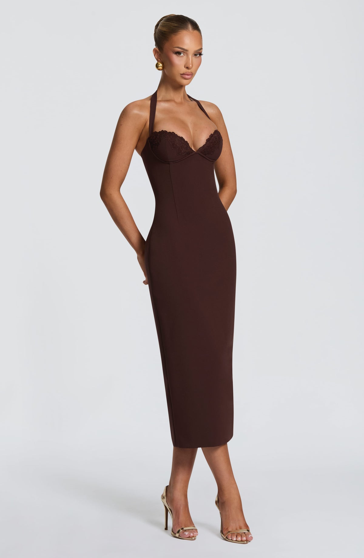 Mujer con el vestido midi Celia™ ciruela para un cóctel, foto 3