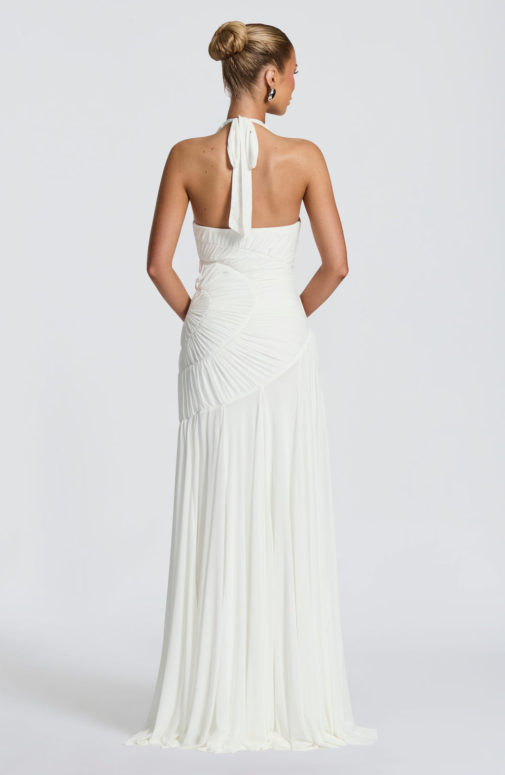 Carmen™ en marfil, vestido largo de punto, cuello halter