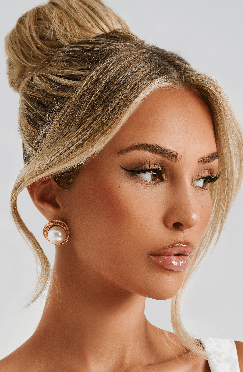 Diana™ - Pendientes Redondos con Perla Dorados