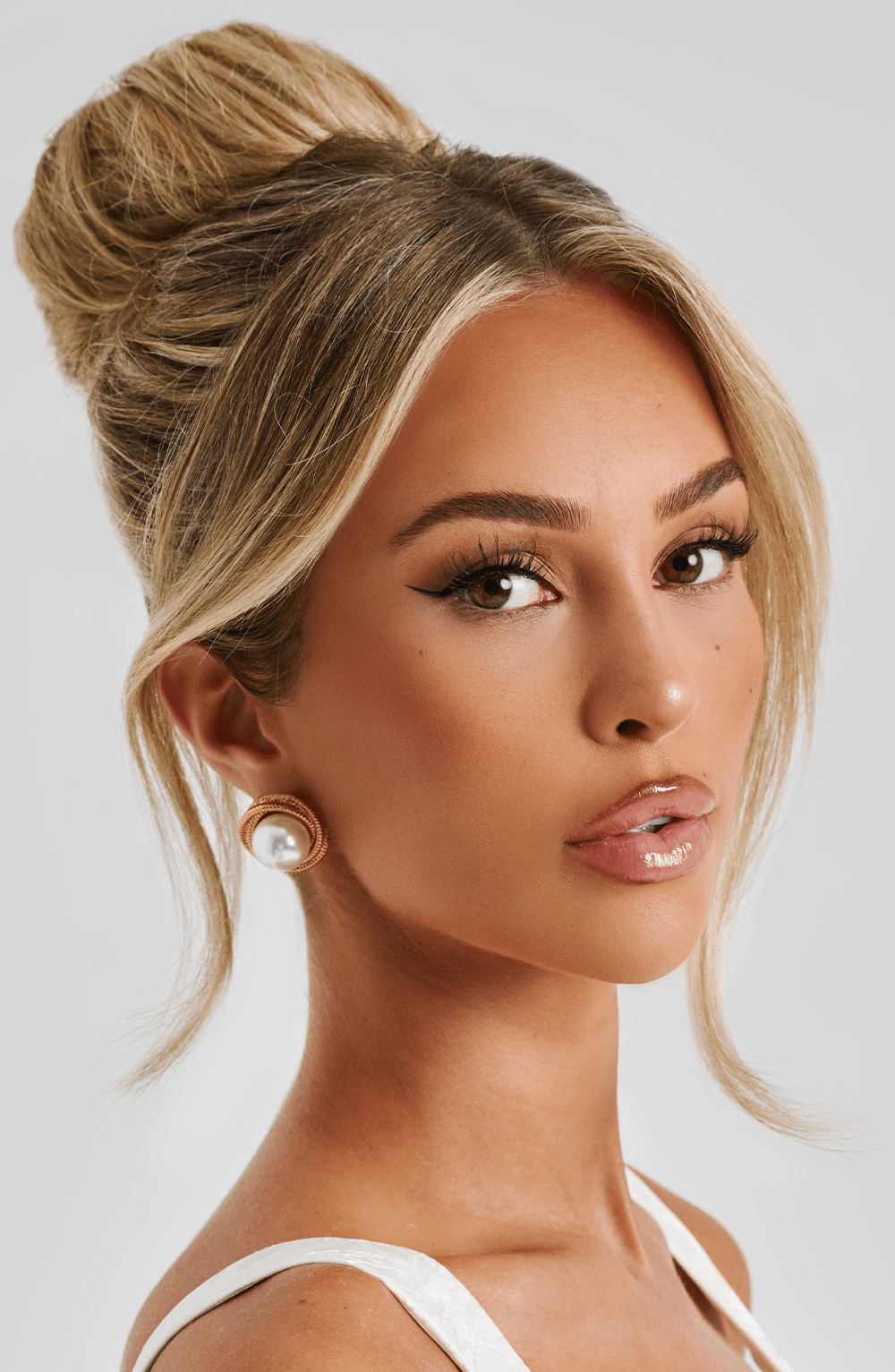 Diana™ - Pendientes Redondos con Perla Dorados