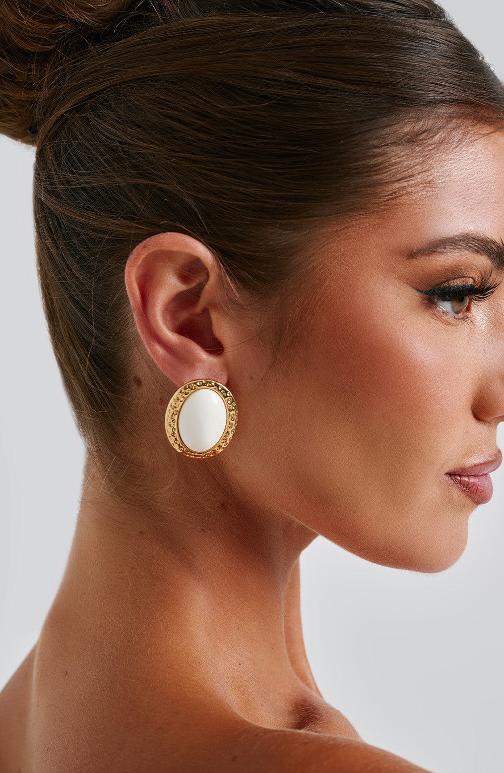 Lidia™ - Pendientes Ovalados con Piedra Marfil y Dorado