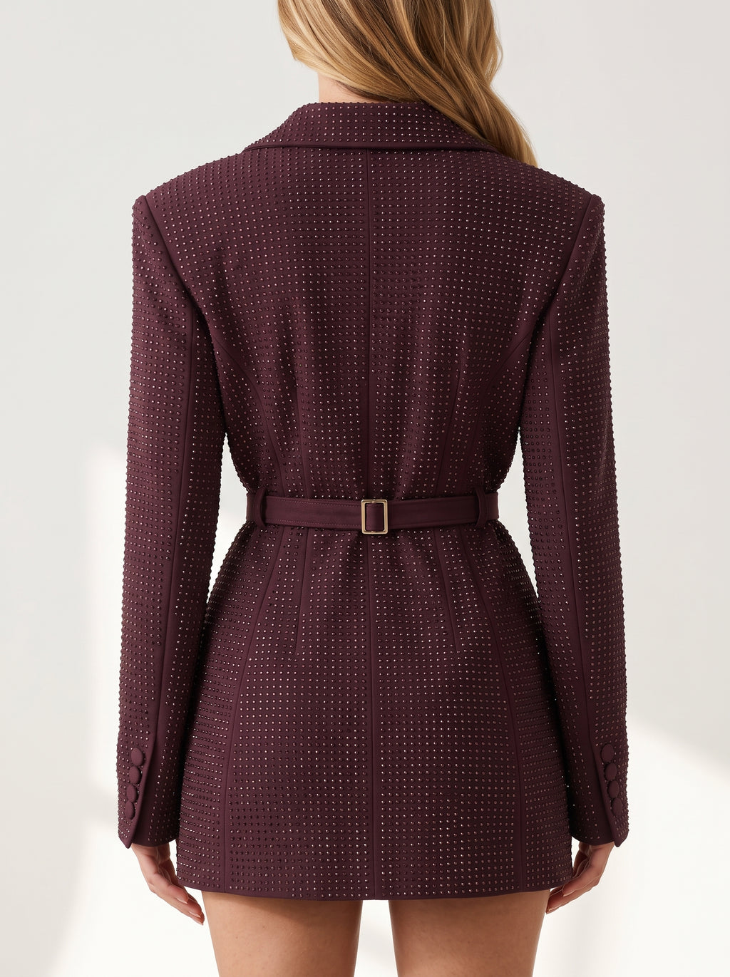Detalle del vestido Elvira Ciruela – espalda