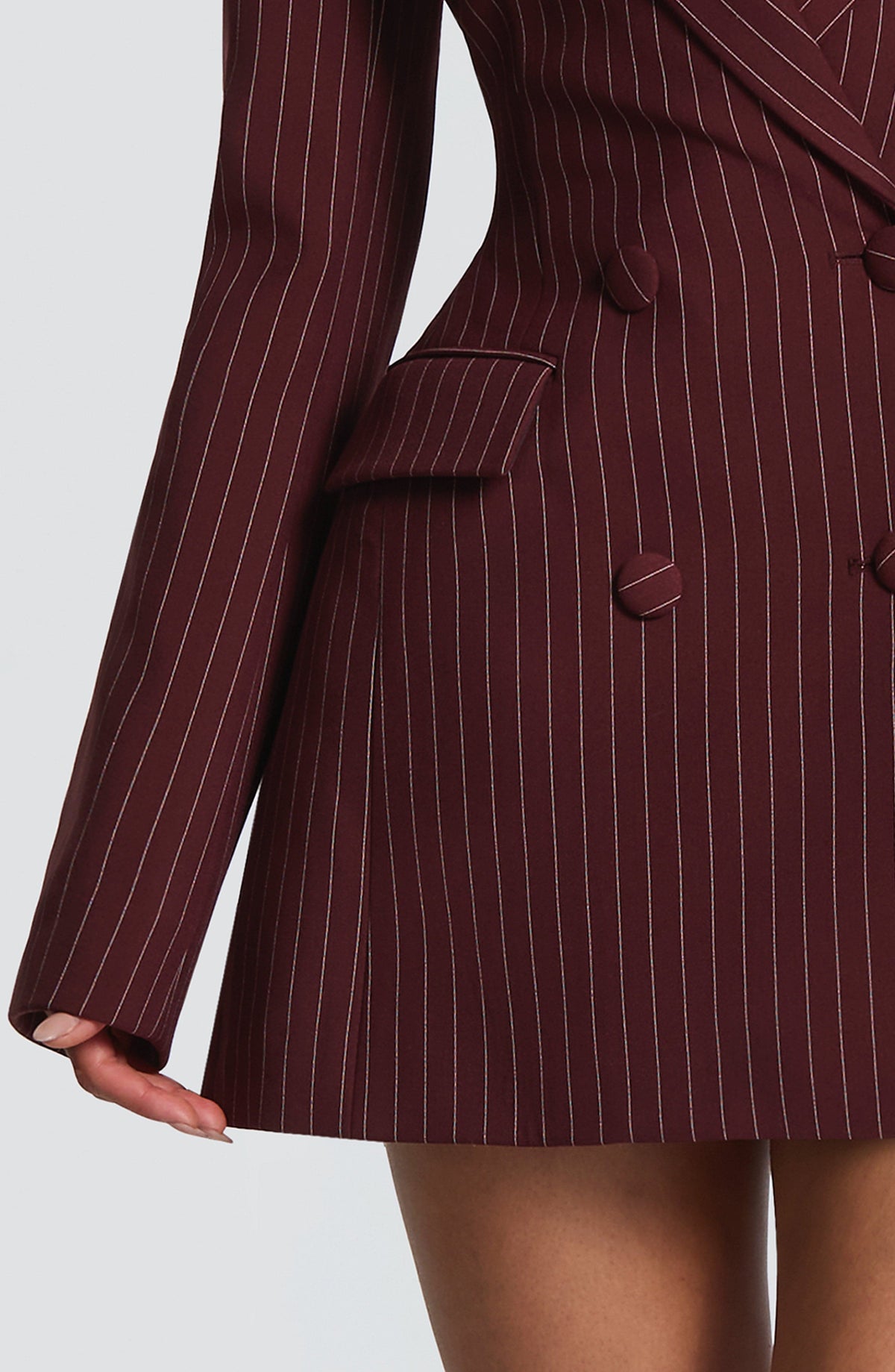Vestido americana Elvira™ de raya diplomática en burdeos con escote en V, foto 4