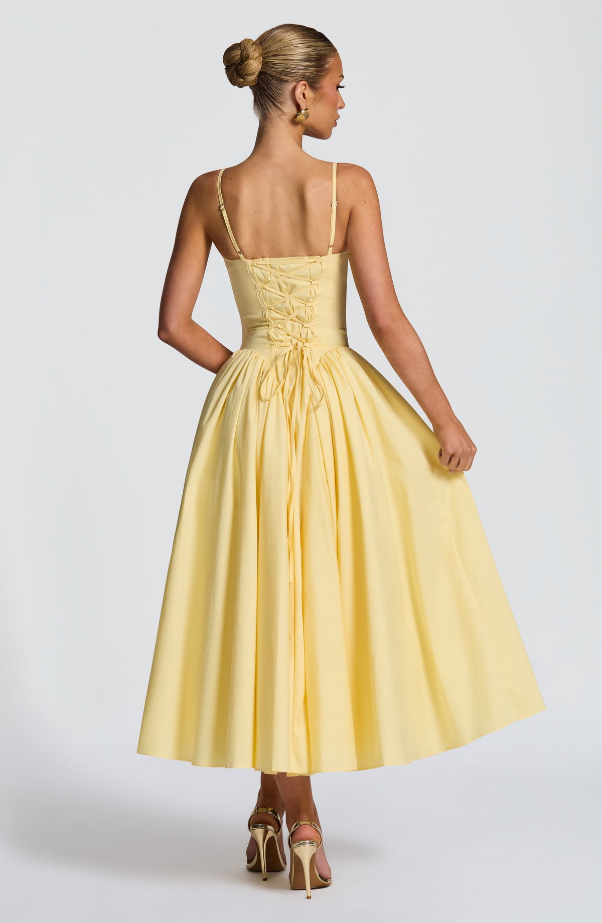 Emma™ en amarillo limón, vestido midi con godets, con corsé