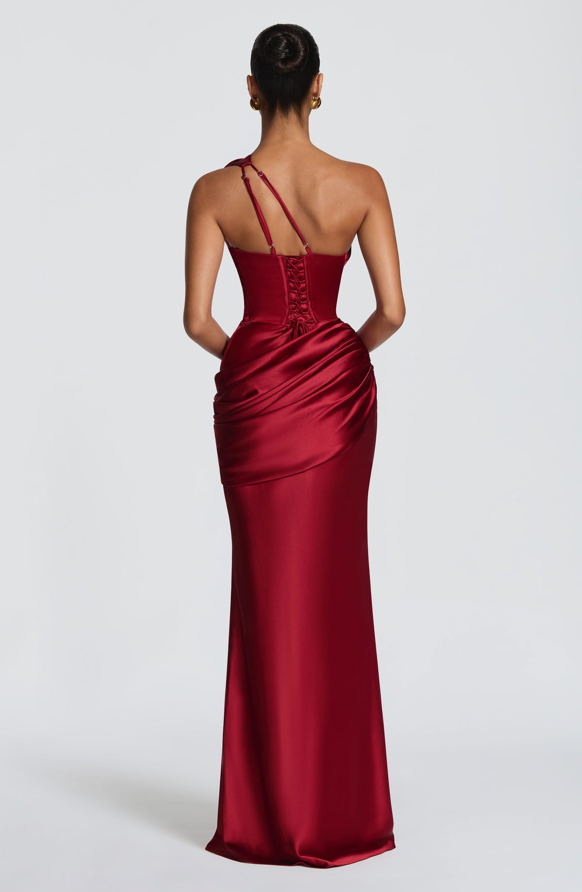 Elvira™ en rojo, vestido largo asimétrico, con corsé