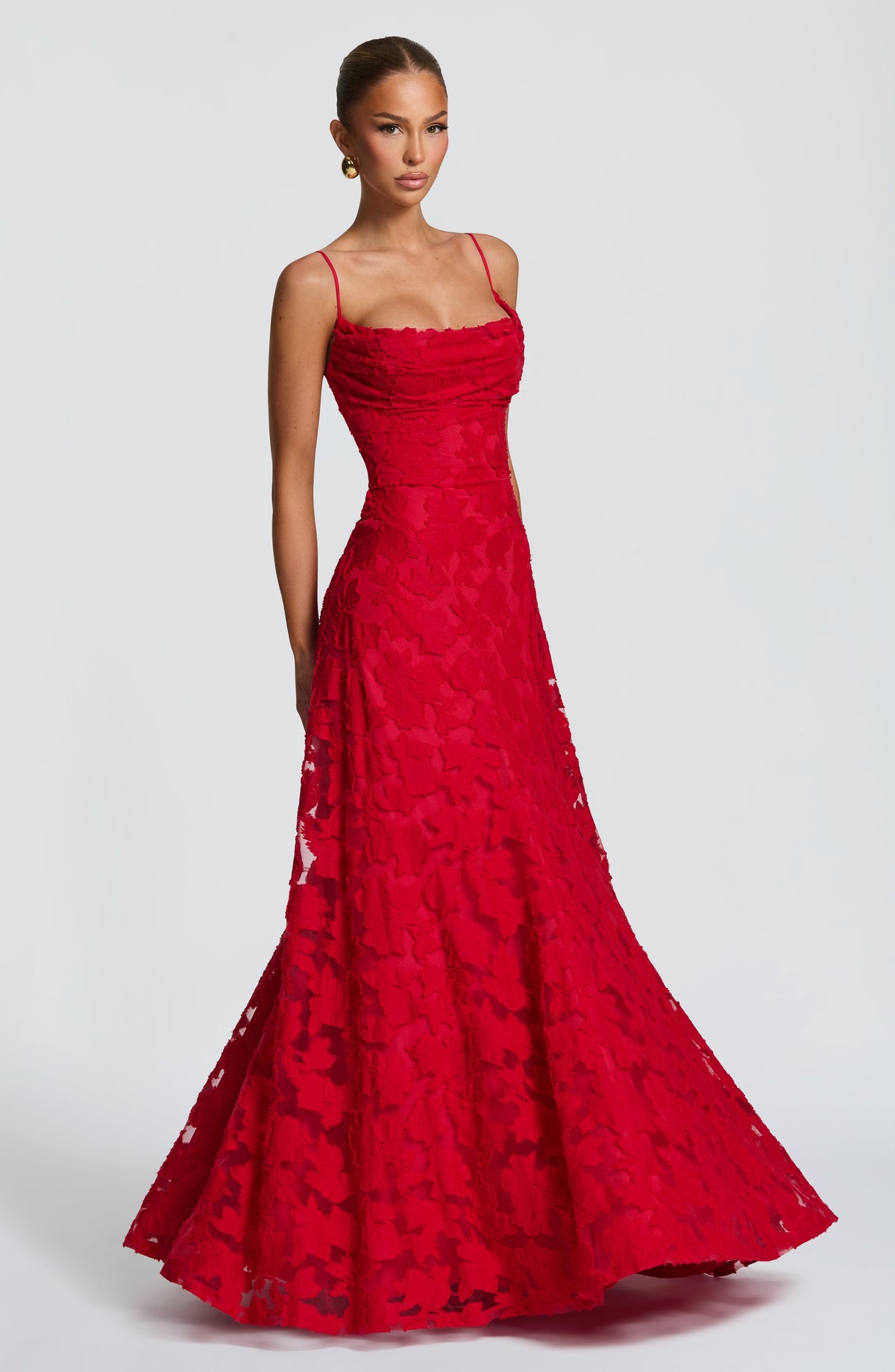Matilda™ en rojo, vestido largo drapeado, espalda al aire