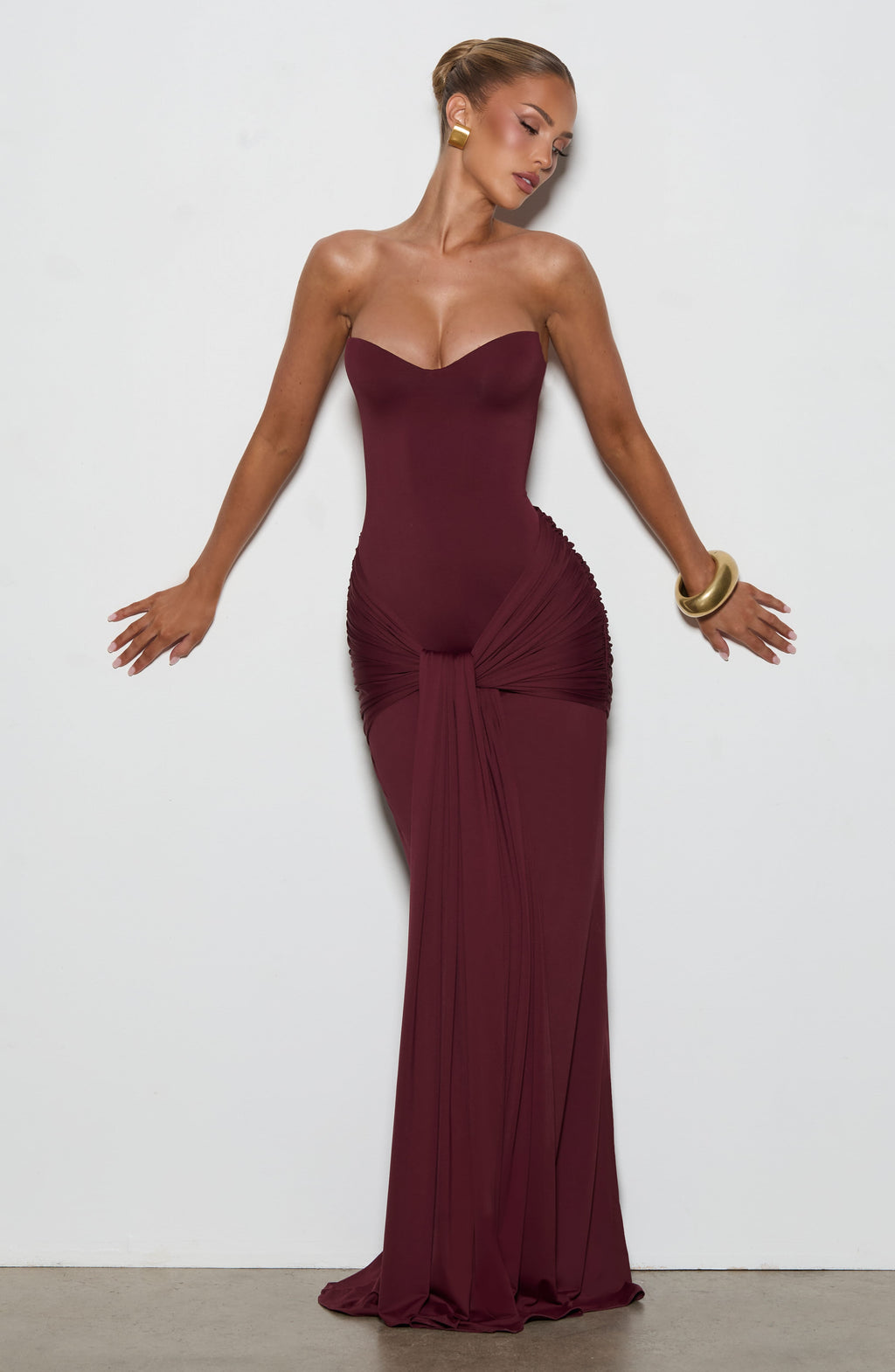 Gema™ en cereza, vestido largo de punto, con corsé