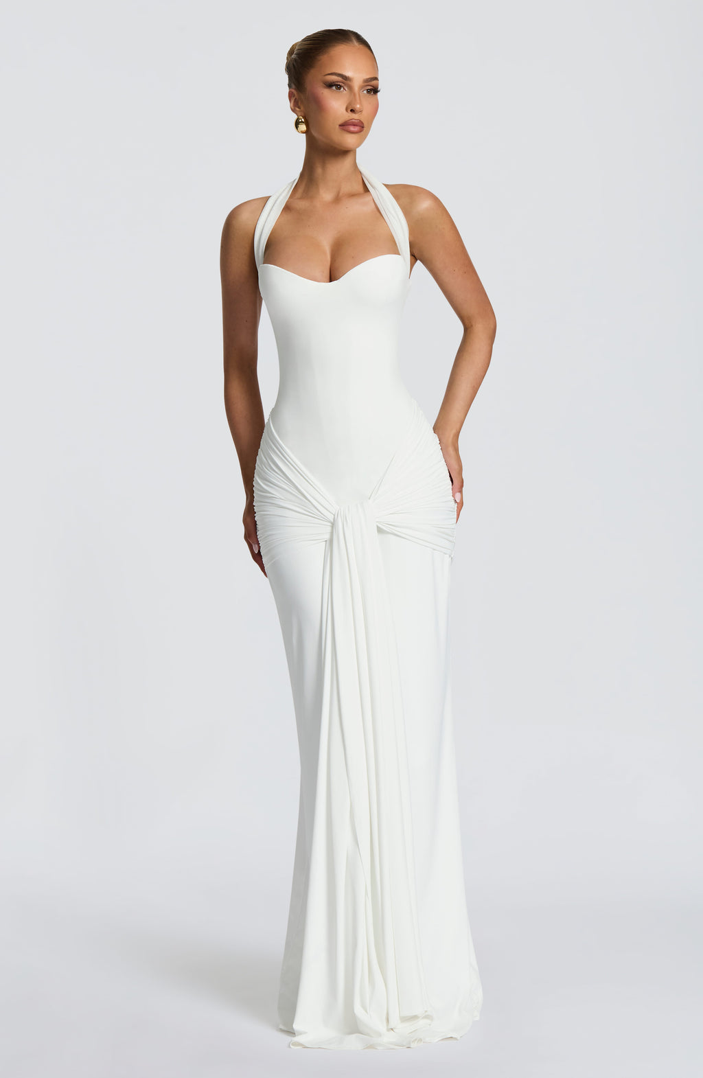 Mujer con el vestido Gema™ marfil para una preboda, foto 3
