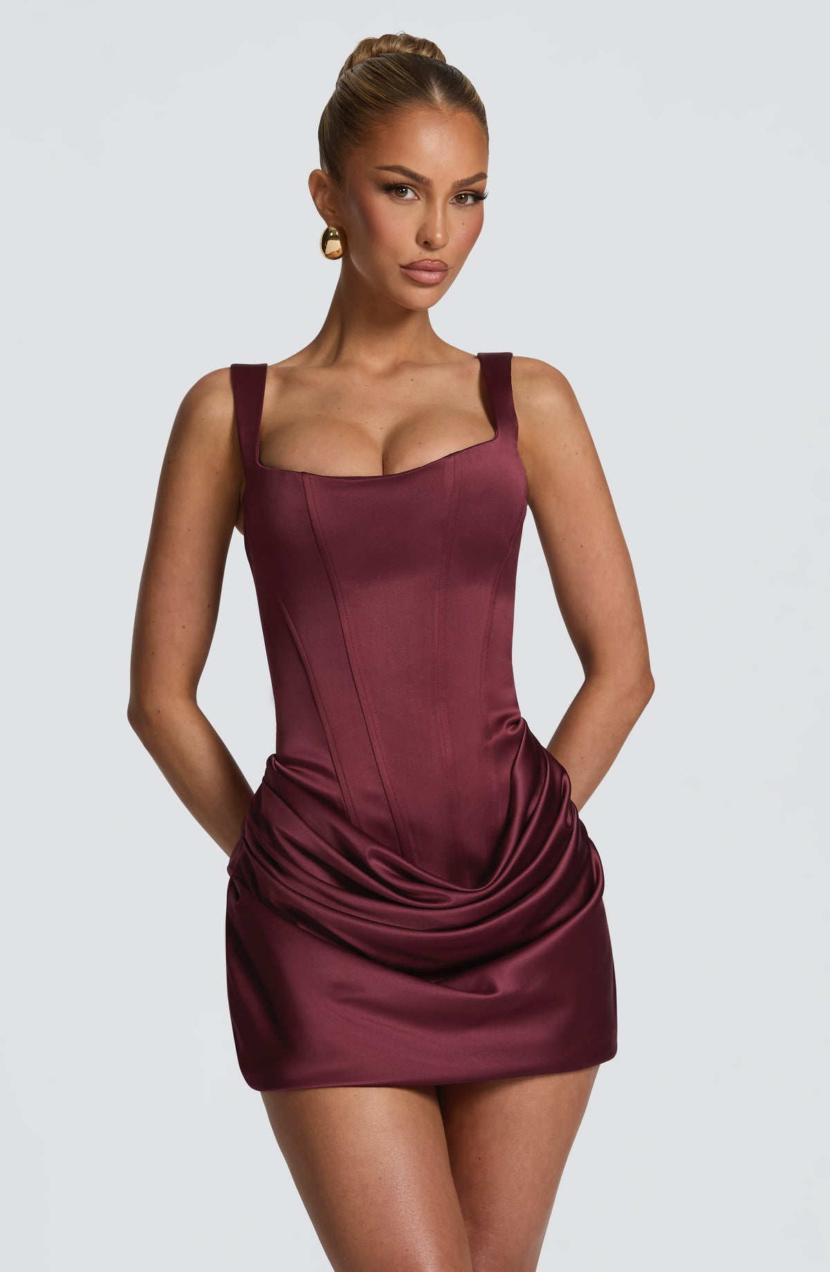Isabel™ - Vestido Corto de Satén Cereza