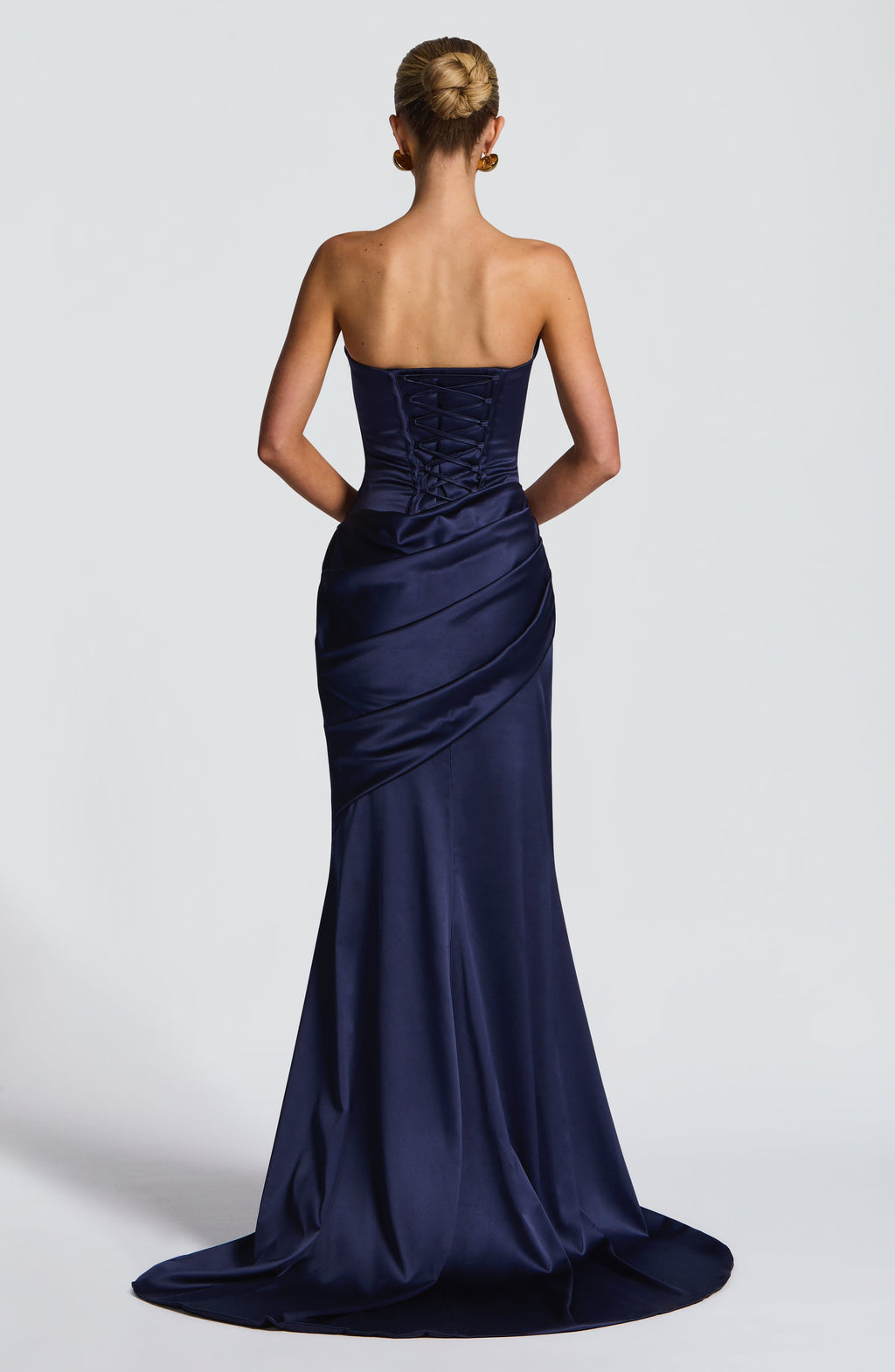 Cristina™ en azul marino, vestido largo con cola, con corsé