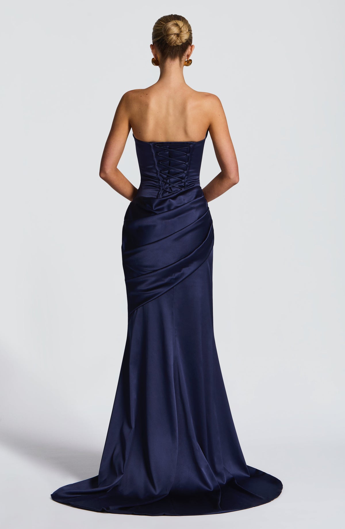 Cristina™ en azul marino, vestido largo con cola, con corsé