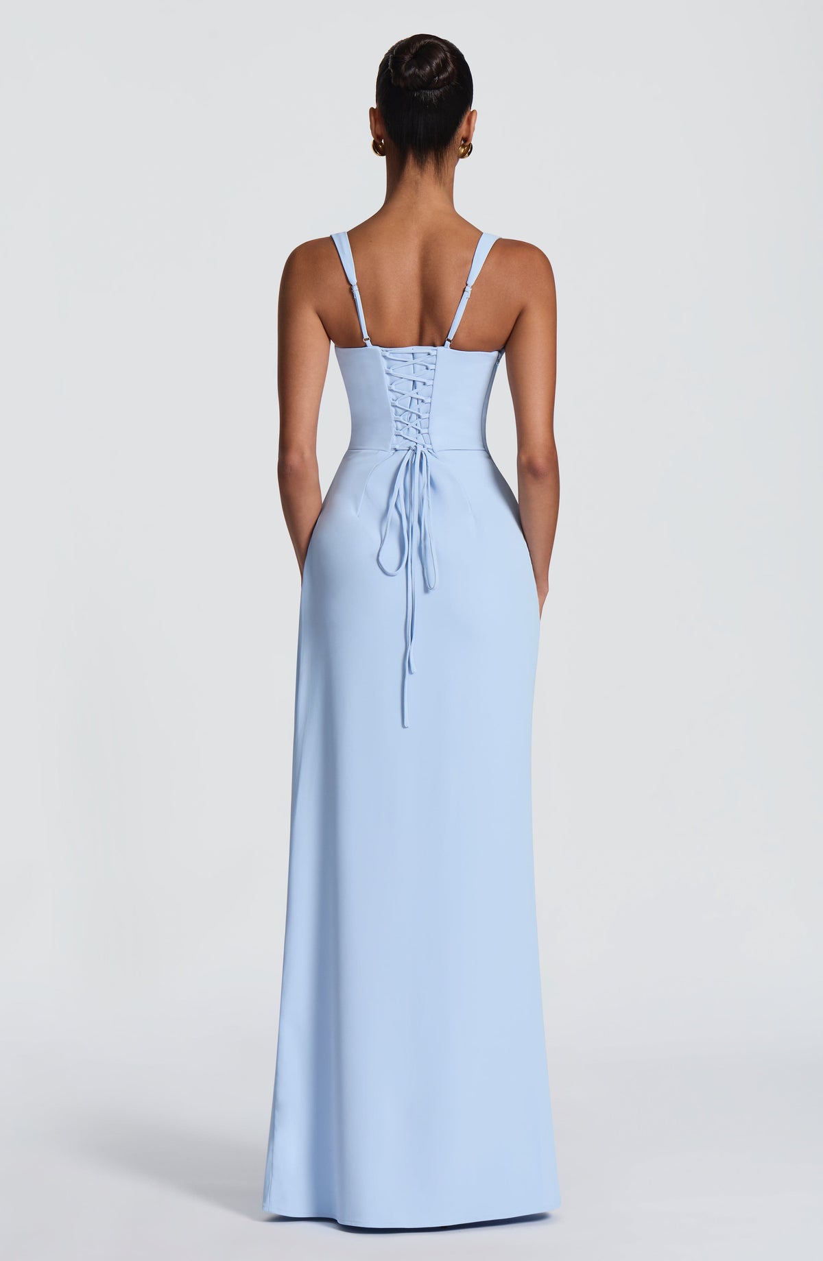 Lucía™ en azul glaciar, vestido largo cruzado, con corsé