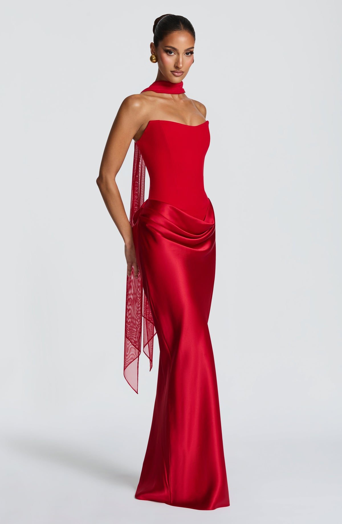 Mujer con el vestido Marta™ rojo para ir de invitada a una boda, foto 3