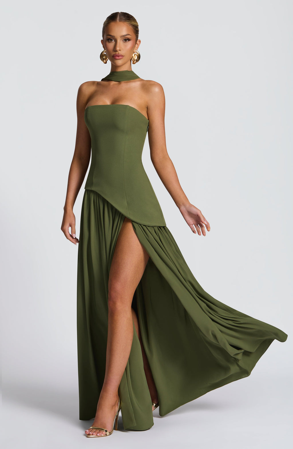 Malena™ en caqui, vestido largo de chifón, con corsé