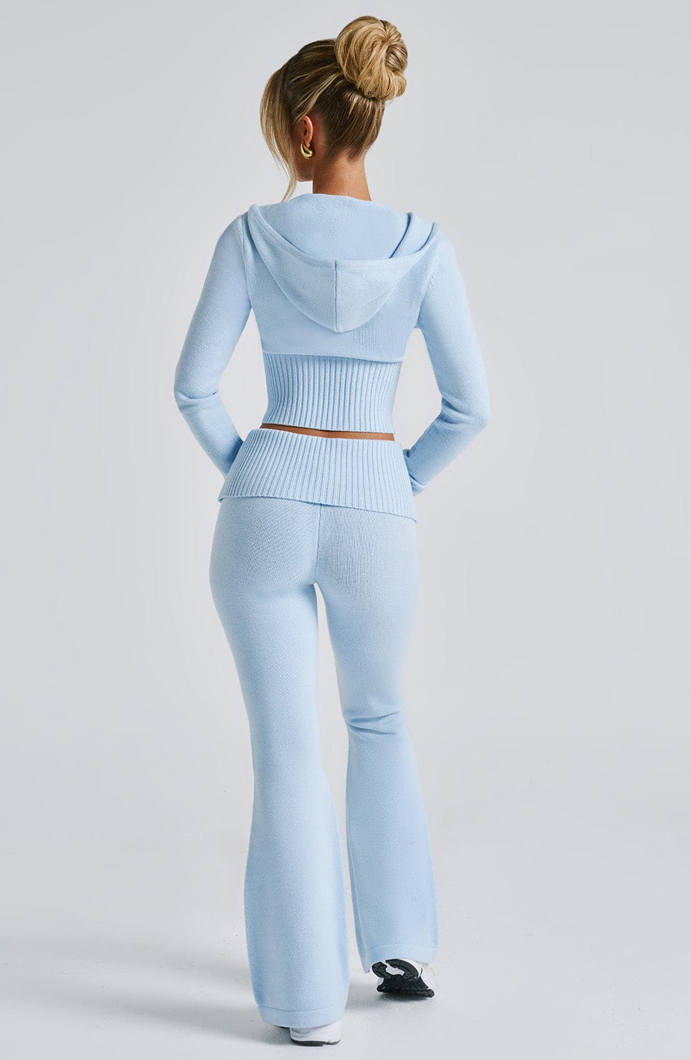 Mujer con pantalón de punto azul bebé Paula™ para salir, foto 3
