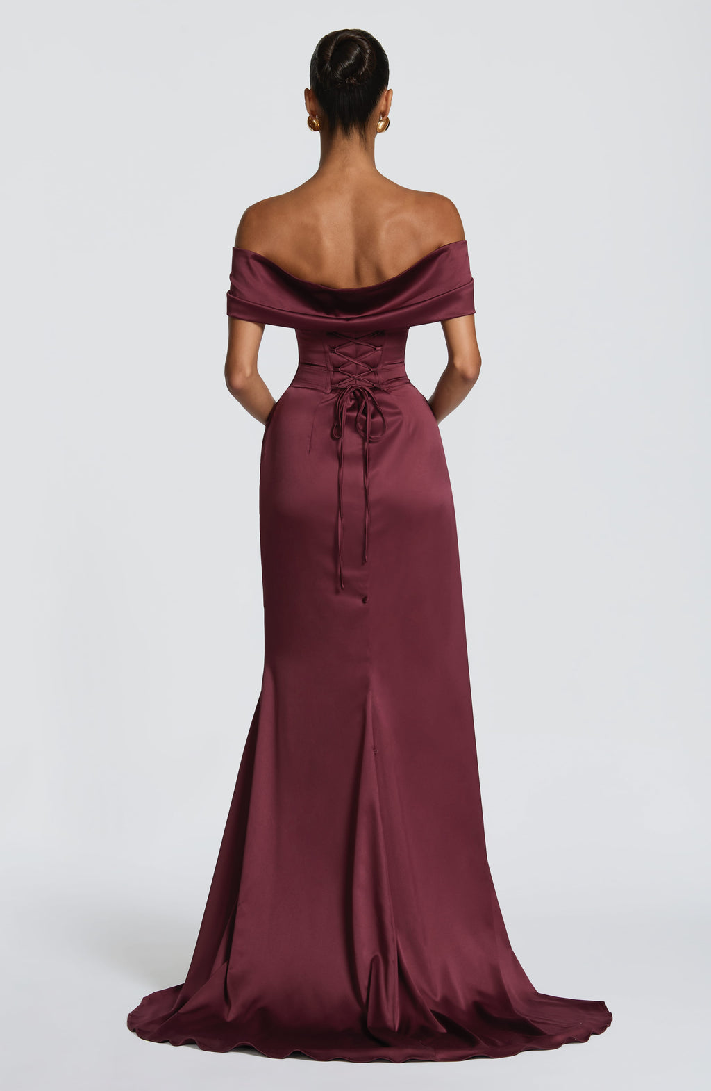 Mujer con el vestido Rita™ cereza para ir de invitada a una boda, foto 3