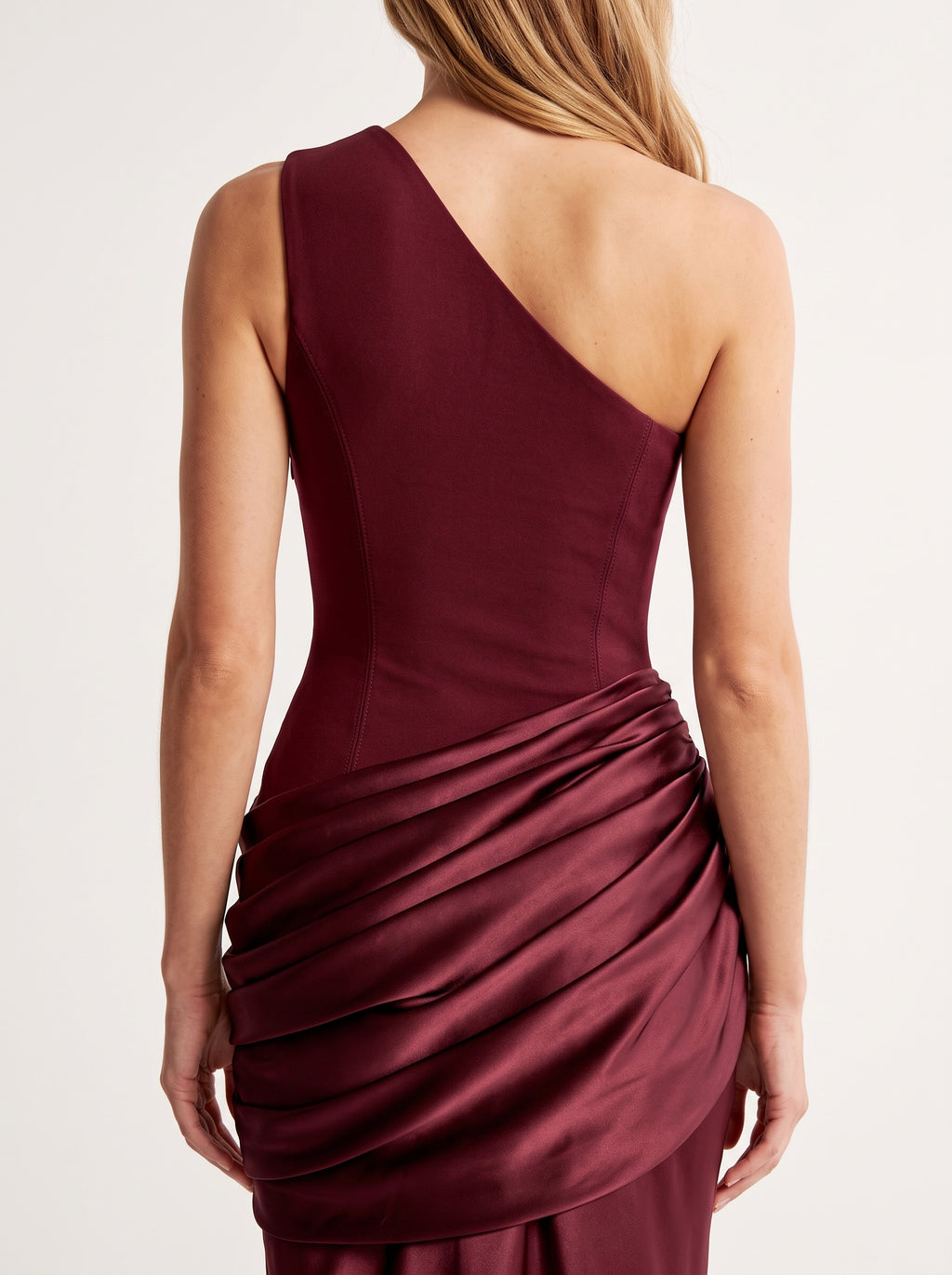 Detalle del vestido Sabina Cereza – espalda