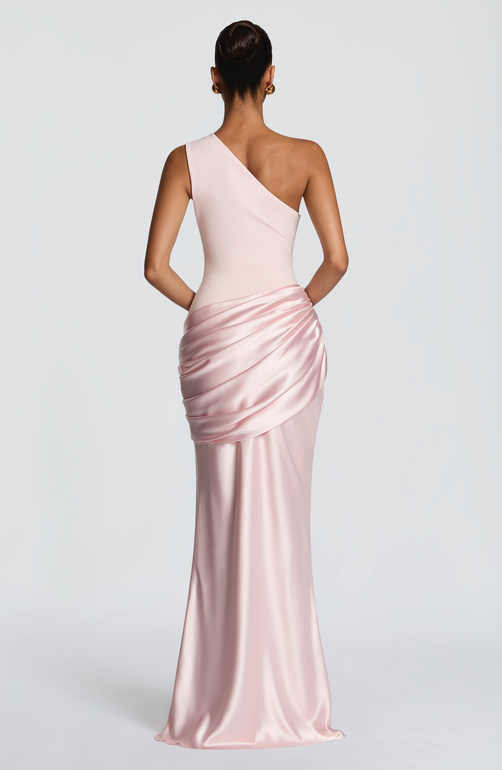 Sabina™ en rosa, vestido largo de satén, un solo hombro