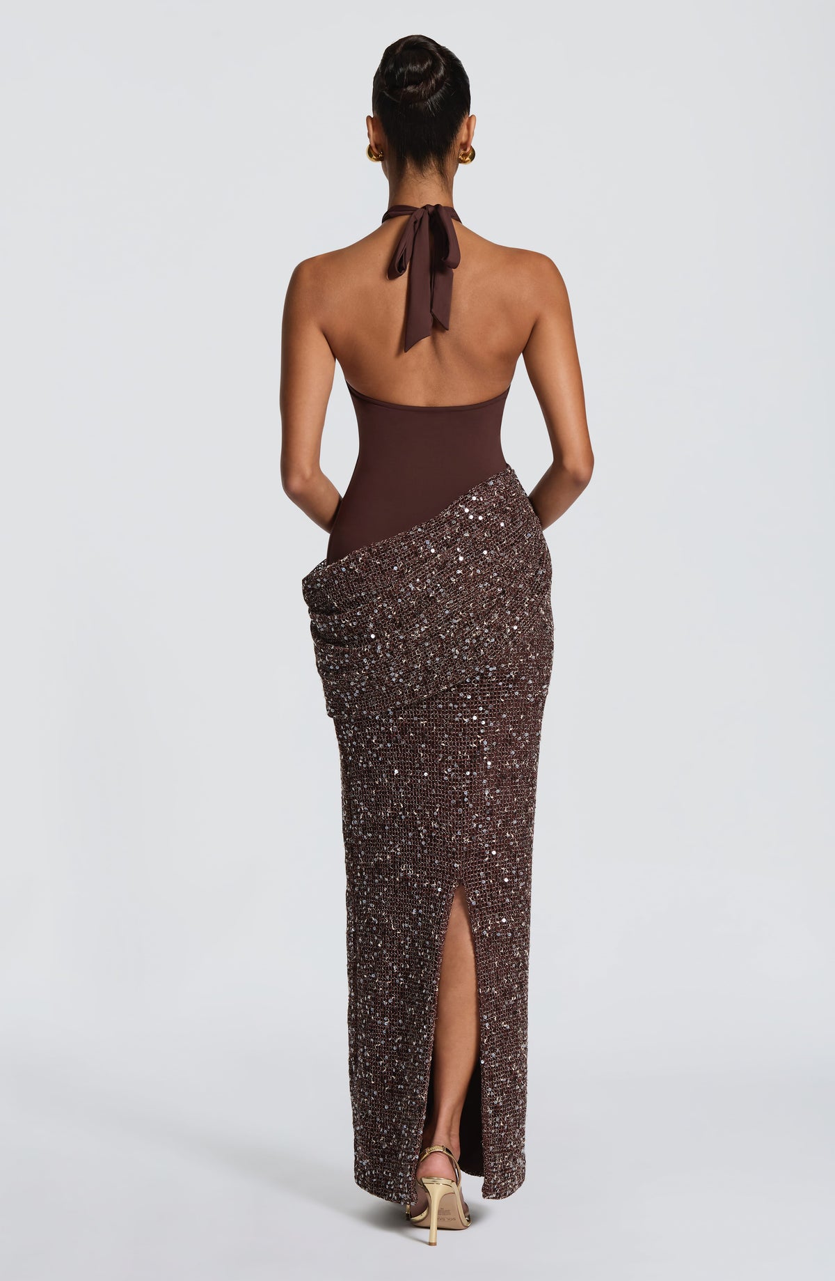 Andrea™ en ciruela, vestido largo de lentejuelas, cuello halter