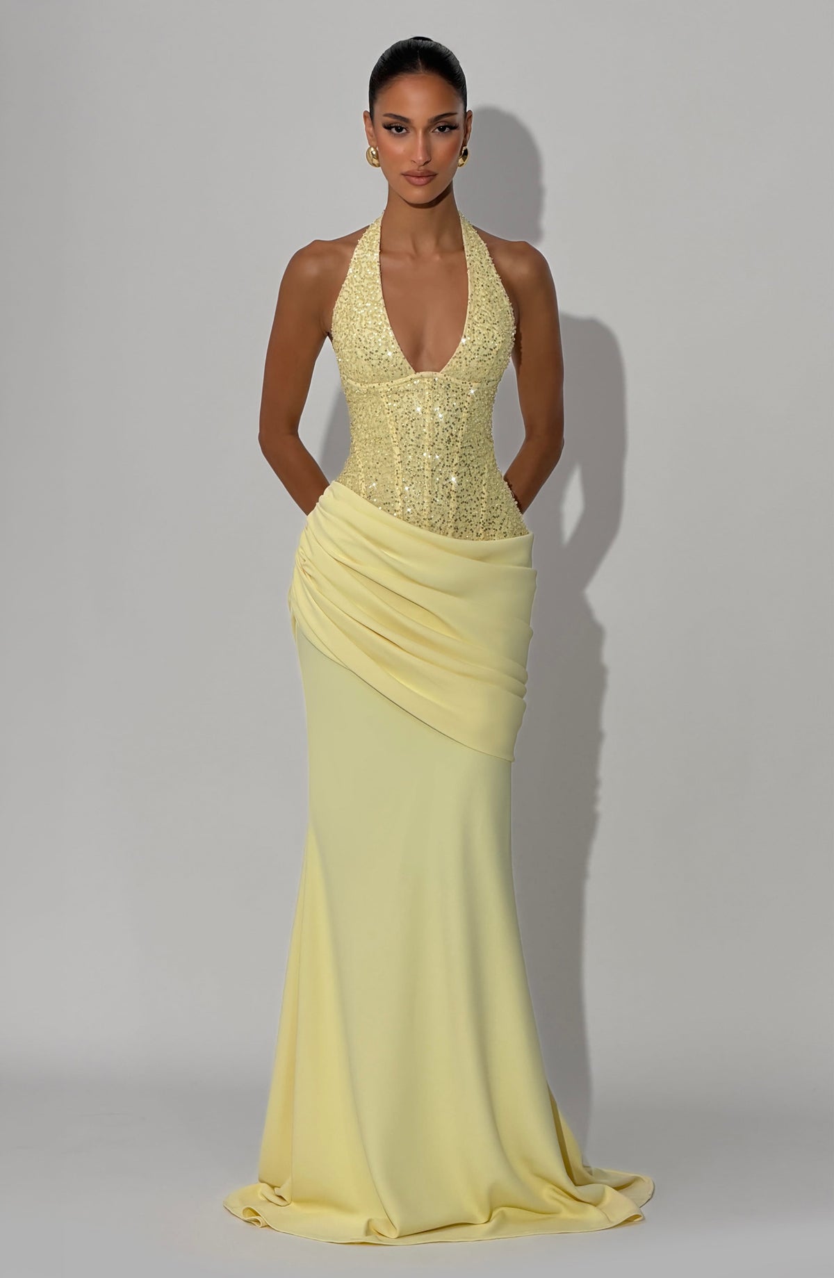 Talía™ amarillo limón, una opción de Ana Ibiza para una graduación, foto 8