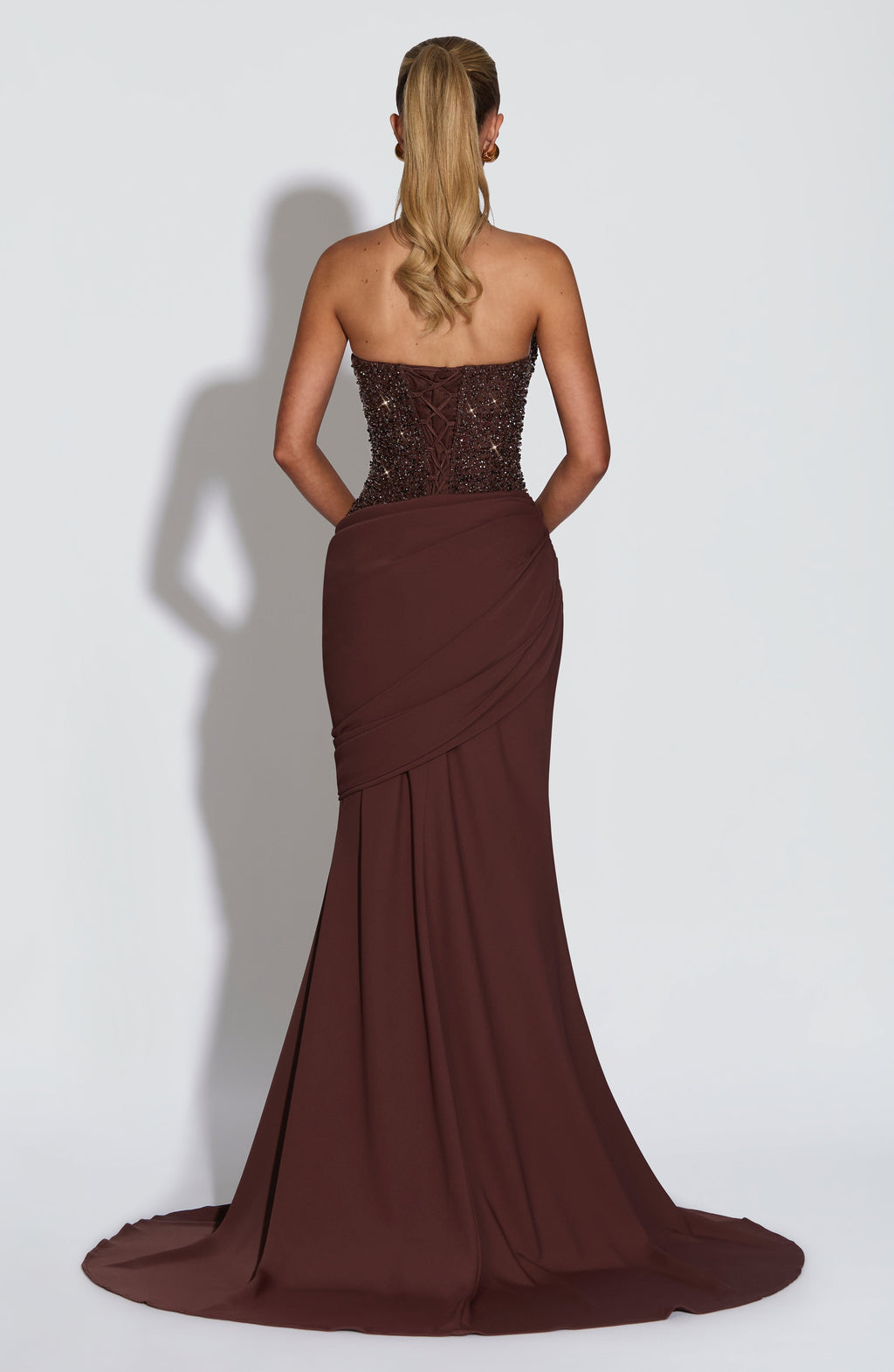 Talía™ en ciruela, vestido largo de gala, con corsé
