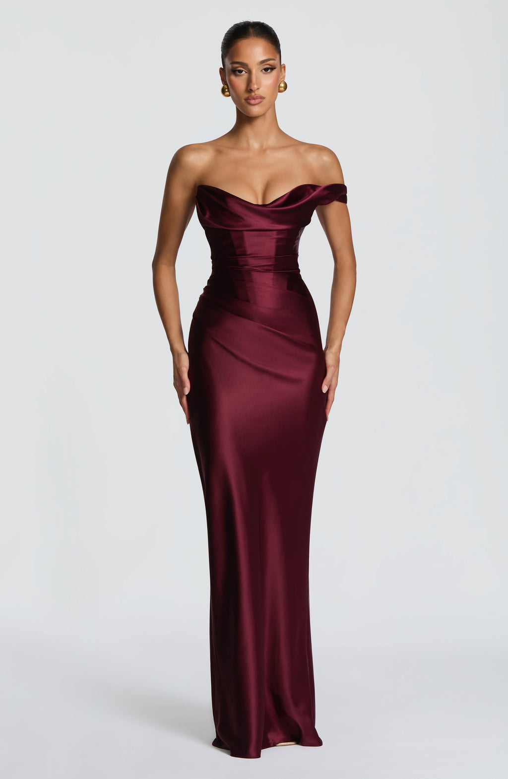 Talía™ en cereza, vestido largo al bies, con corsé