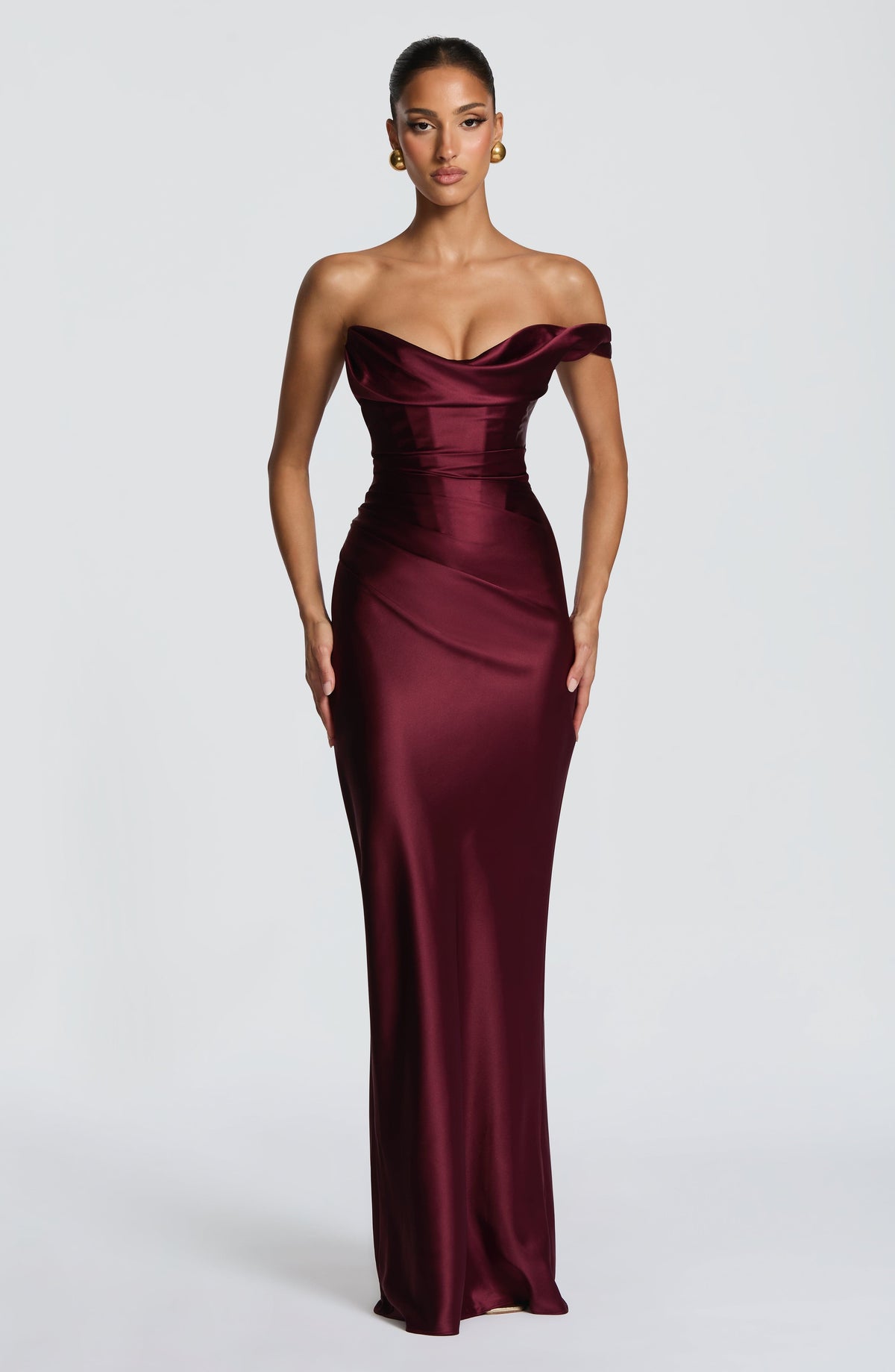Talía™ en cereza, vestido largo al bies, con corsé