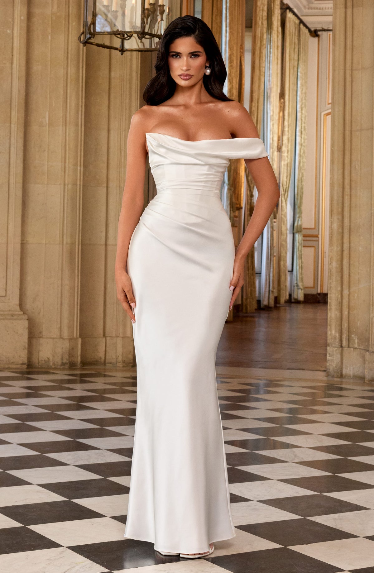 Talía™ en marfil, vestido largo al bies, con corsé