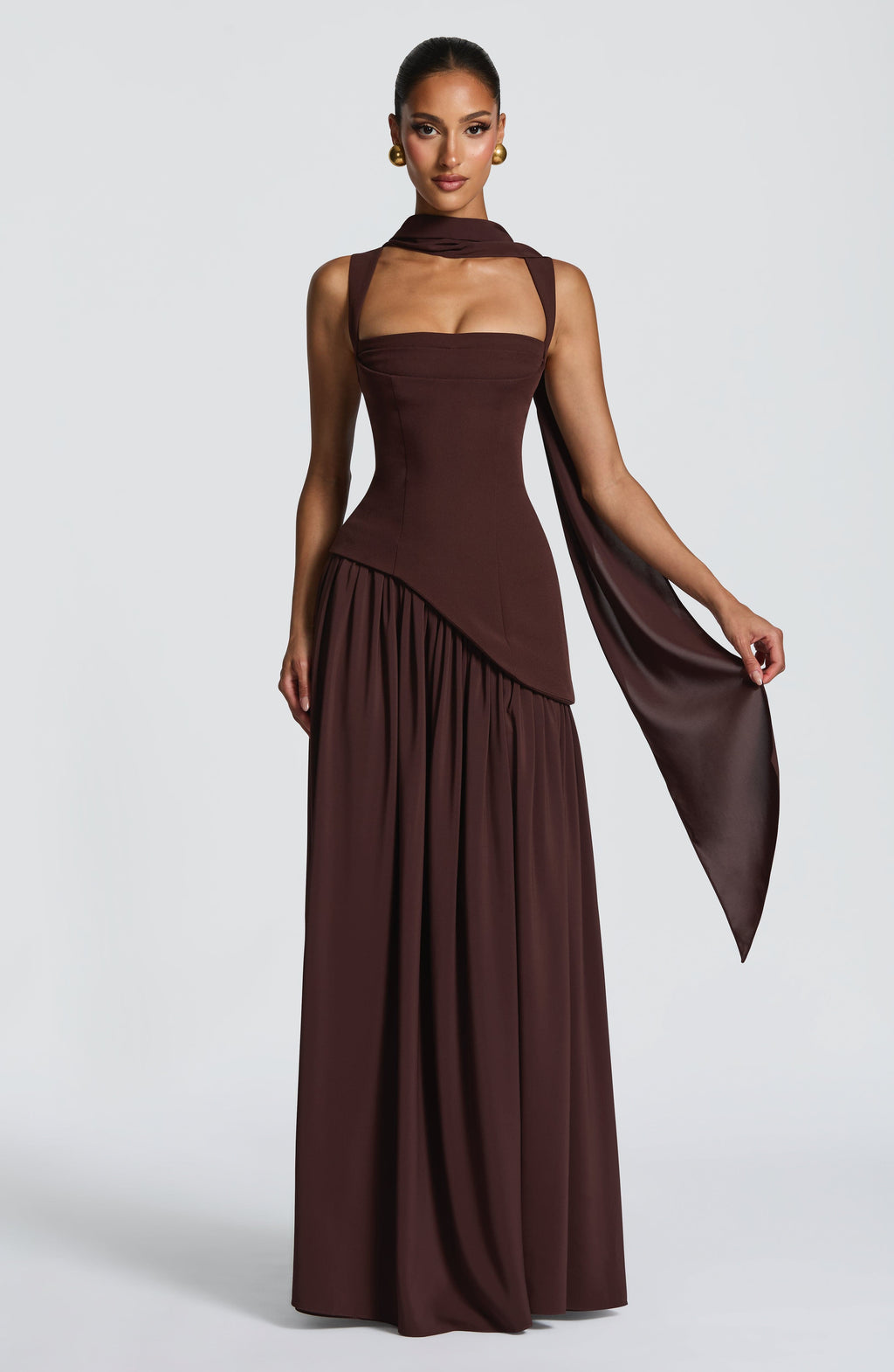Tamara™ en ciruela, vestido largo de chifón, con corsé