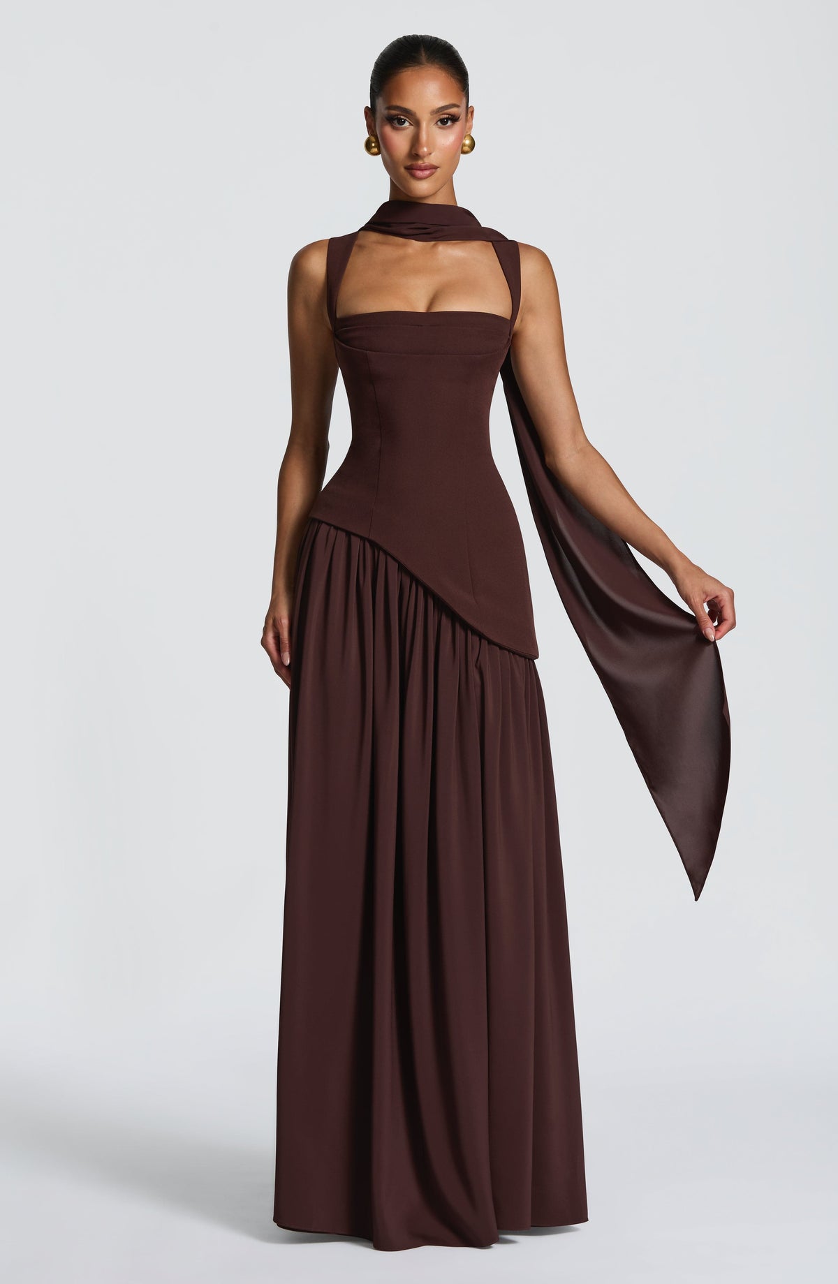 Tamara™ en ciruela, vestido largo de chifón, con corsé