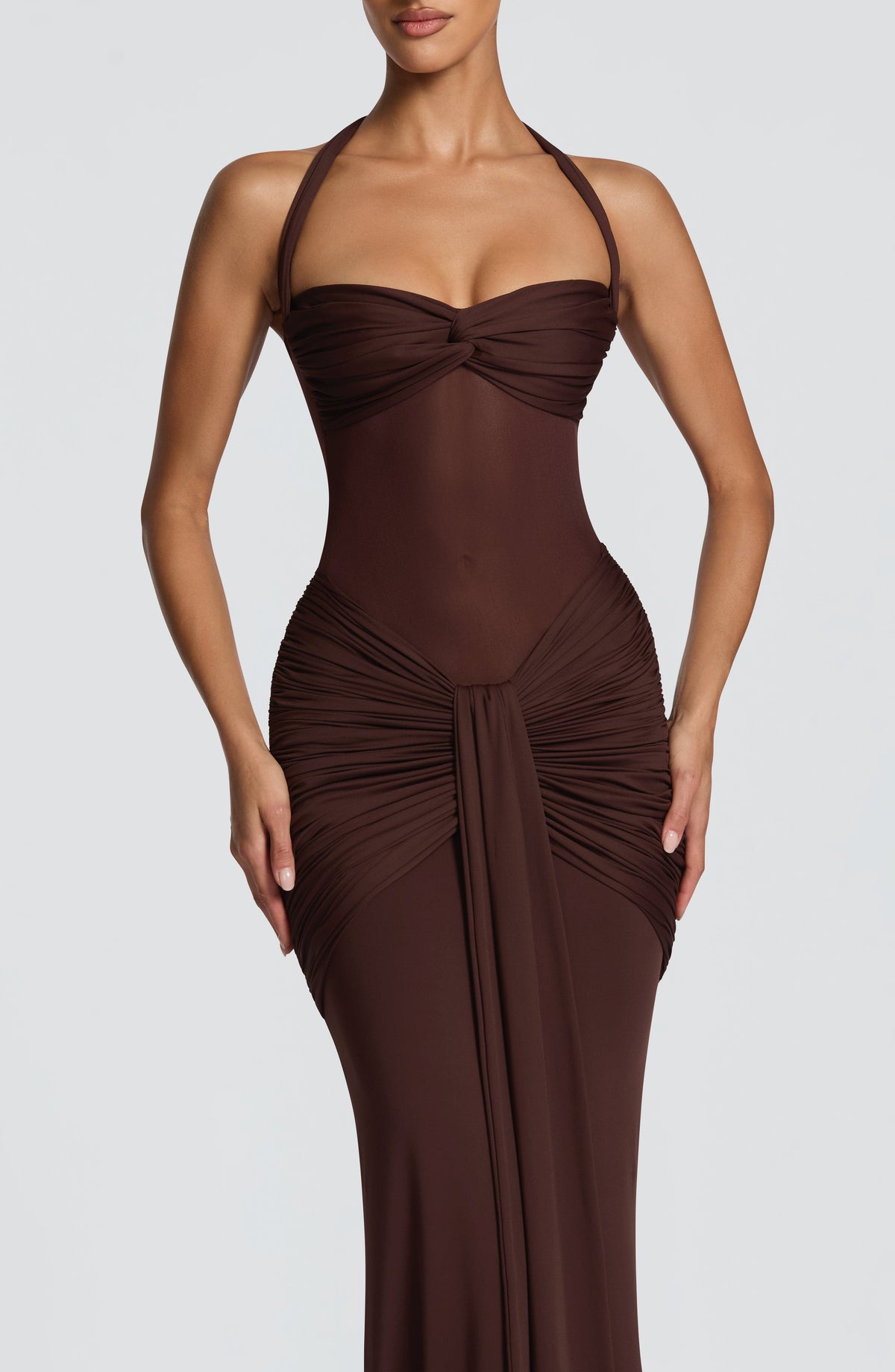Look para una graduación: vestido Victoria™ en ciruela, foto 6