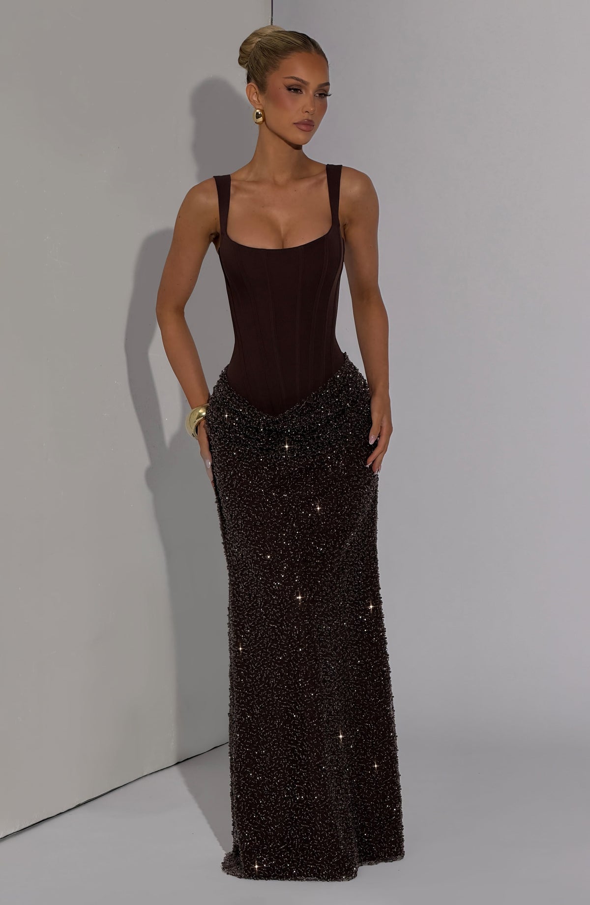 Alicia™ - Vestido Largo con Corsé y Tul Bordado Marrón Ciruela